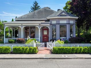 304 Plaza St, Healdsburg, CA 95448