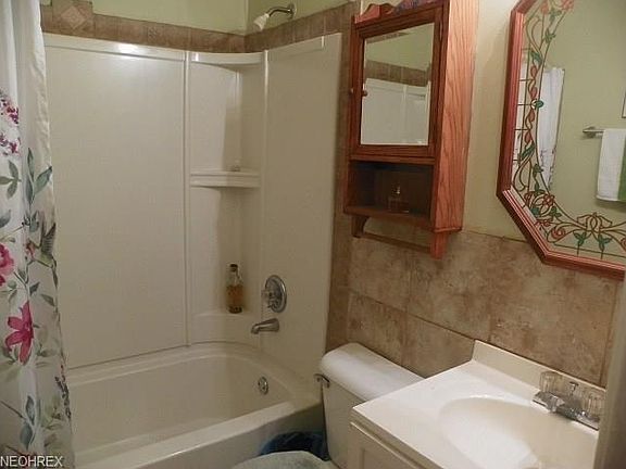 lovely modern full bath