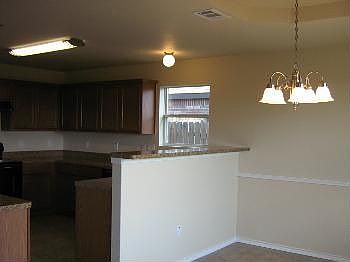 4th image of 2111 Lincoln Ct