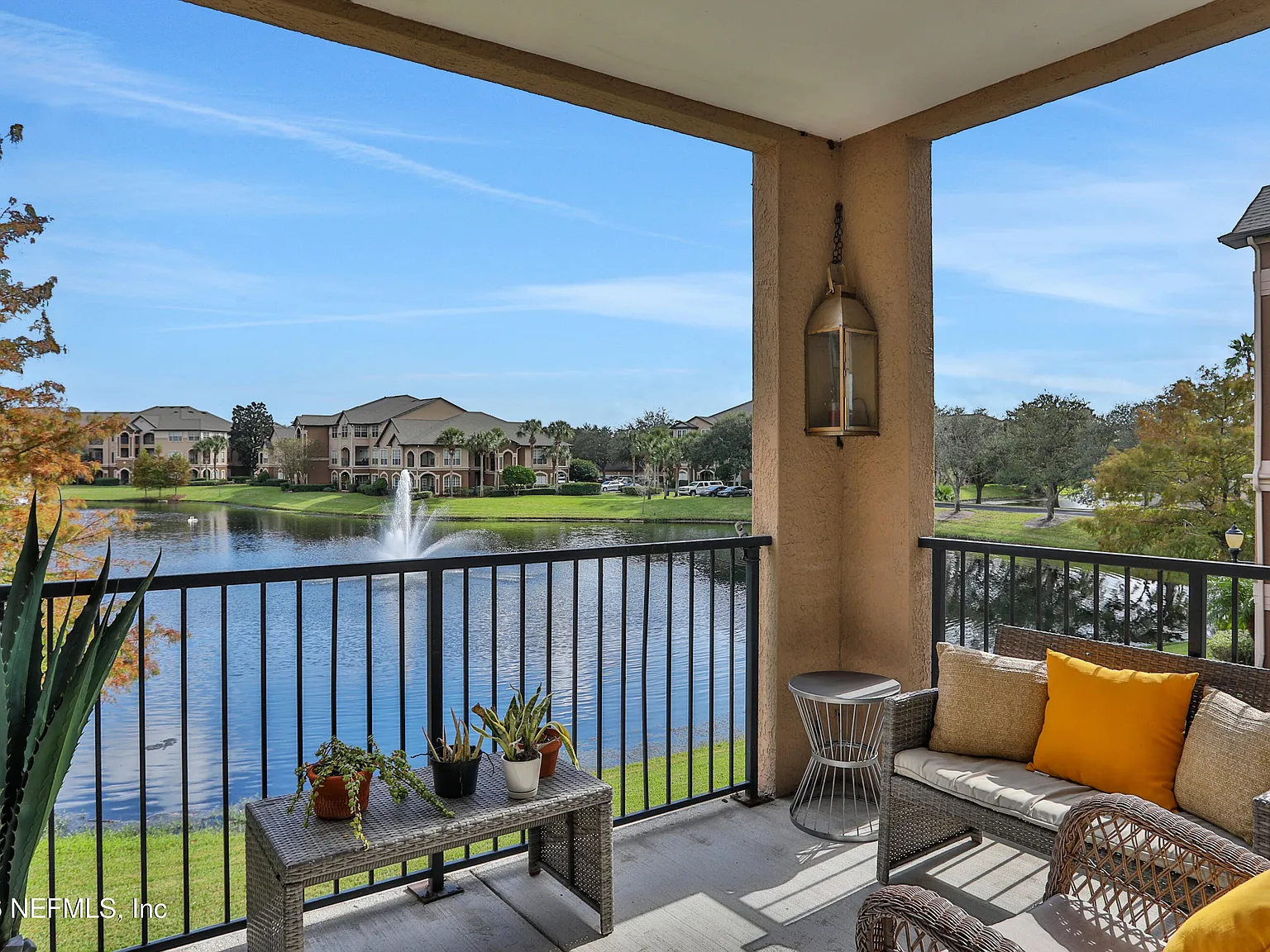 2 bed, 2.0 bath, 1171 sqft, $1,700 — Photo 2