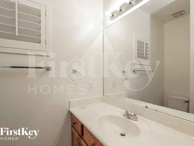 1027 W Samantha Way — Photo 13