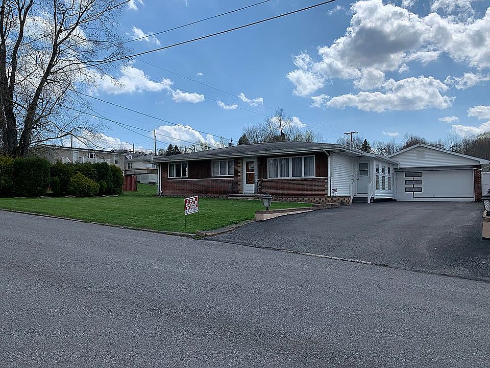 1st image of 202 Maple Ave