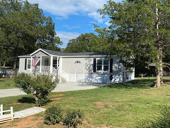 3rd image of 107 Cedar Dr