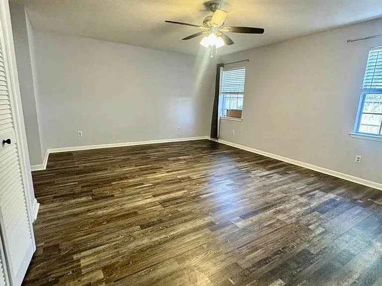 1315 Sussex Dr — Photo 17