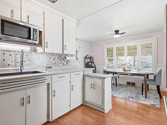 5th image of 58 Harold Ave