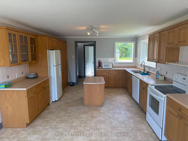 5363 Davis Dr — Photo 7