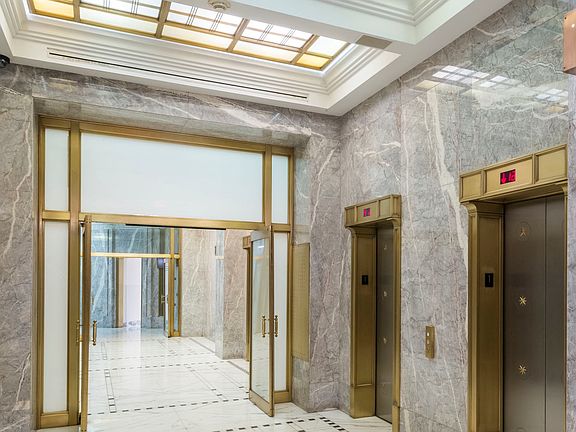 4th image of 63 Wall St APT 1118