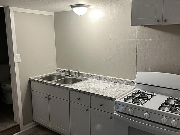 4th image of 210 E 6th St #2