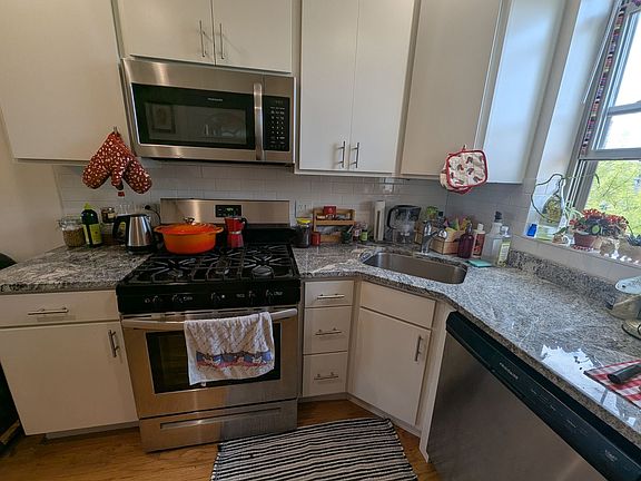 5th image of 6636 N Glenwood Ave #3W