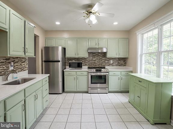 3rd image of 258 Green Fern Way