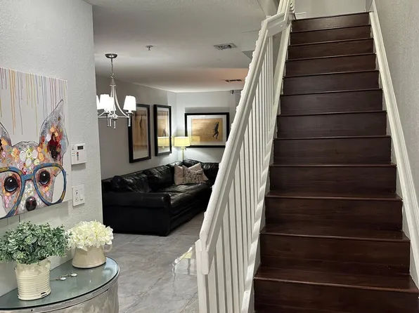 2194 NE 167th St #2, Miami, FL 33162