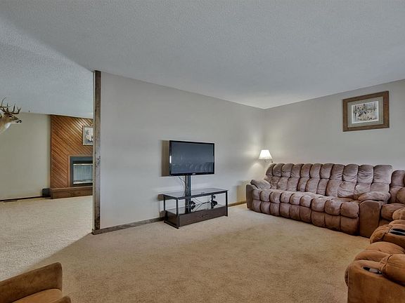 5th image of 108 S Cedarwood Dr