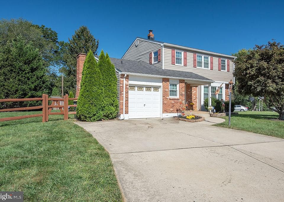 1st image of 109 Balmore Ln