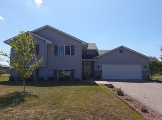 1217 Leo Ln, Buffalo, MN 55313