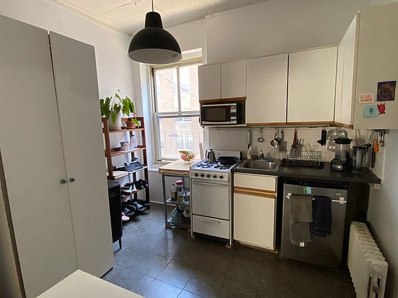2nd image of 308 Mott St APT 1F