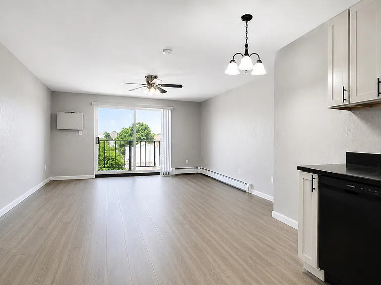 22 Irving St #15 — Photo 2