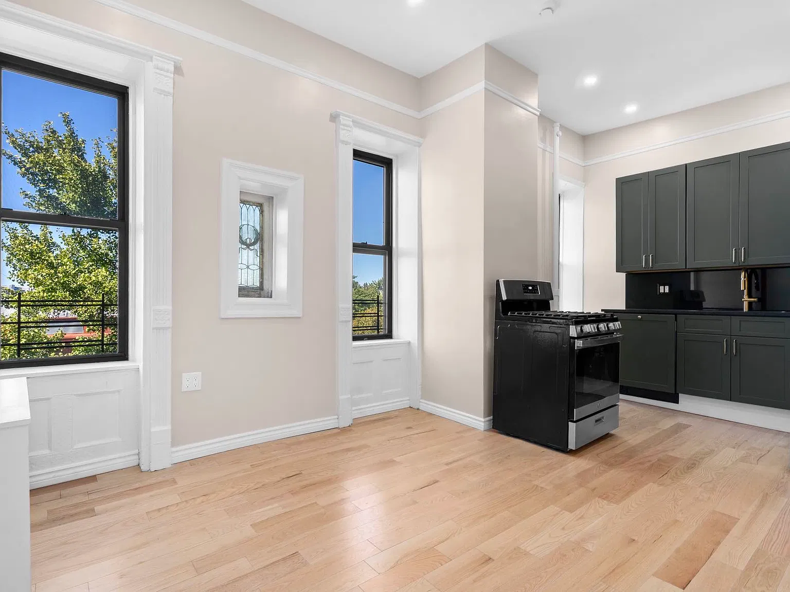 411 Clinton Street — Photo 1