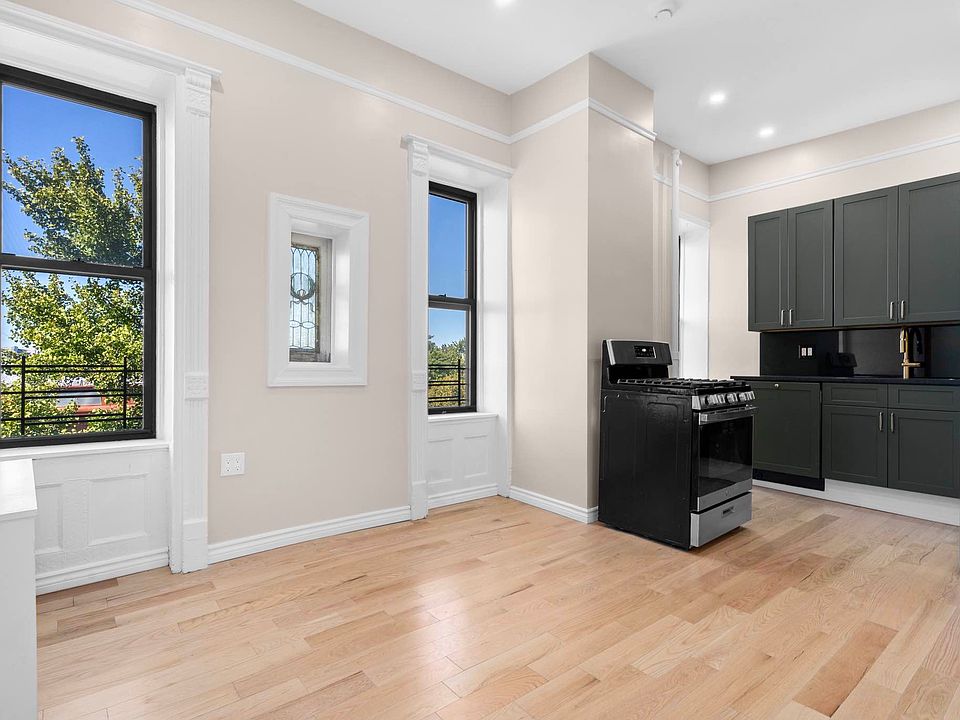 1st image of 411 Clinton St APT 10