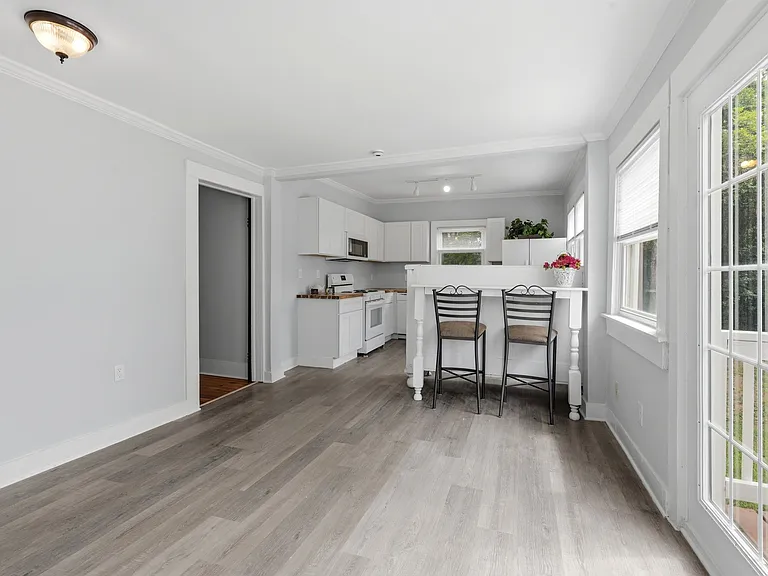 716 Everett St — Photo 4
