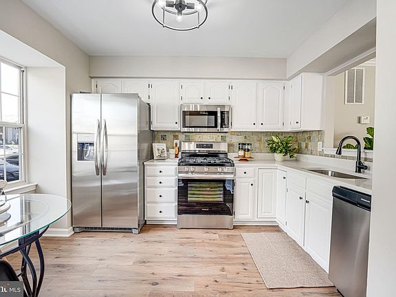 4th image of 17892 Lounsbery Dr