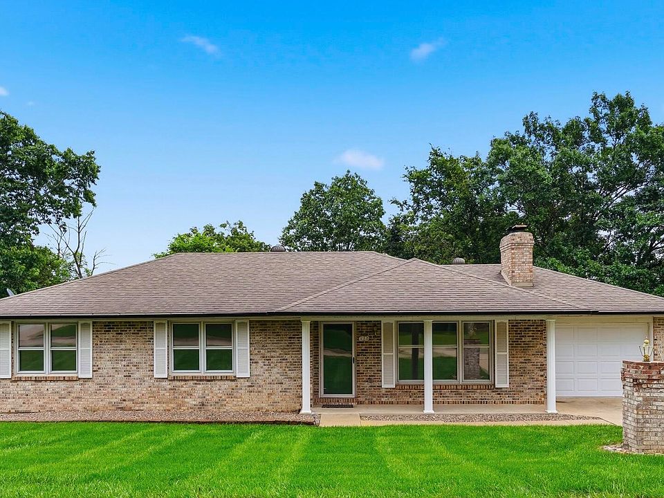 1st image of 925 Nelson Dr