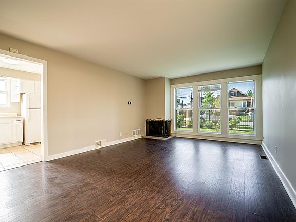 4th image of 4814 W Wellington Ave
