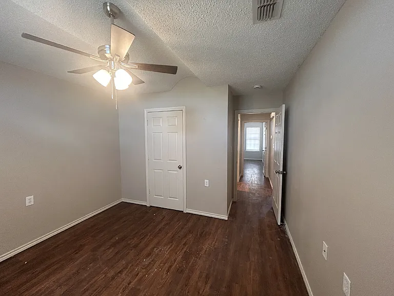 7803 Avenue J — Photo 8