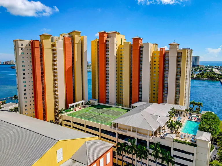 2640 Lake Shore Dr #2014 — Photo 40