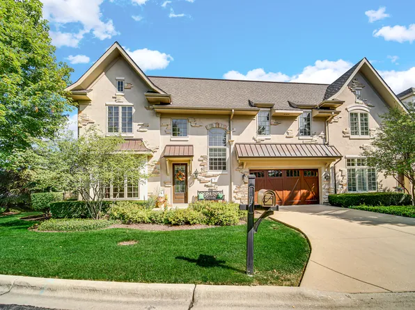 7 Willow Crest Dr #7, Oak Brook, IL 60523