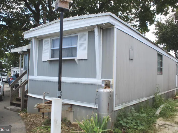 2868 Terry Ln, Lancaster, PA 17603