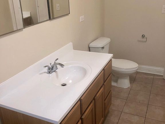 2nd image of 2025 Williamsburg Dr