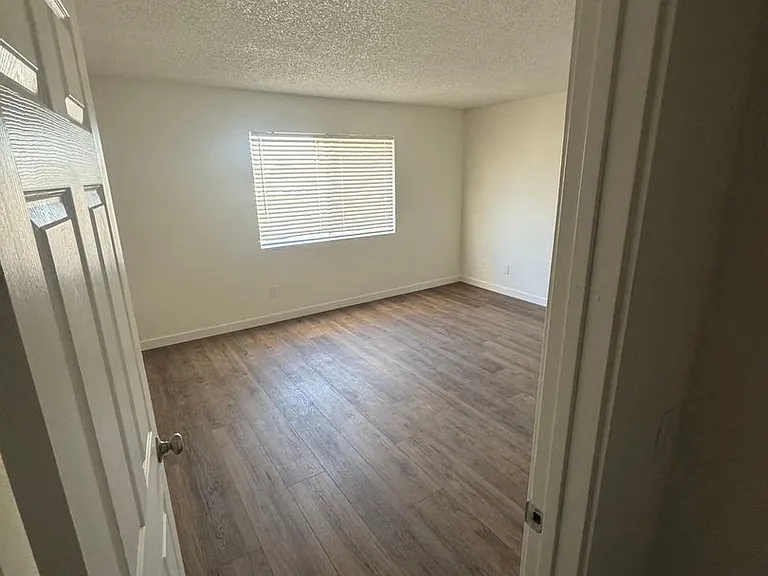 21089 Klamath Rd — Photo 10