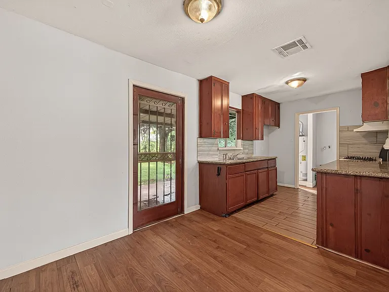 10506 Buffum St — Photo 5