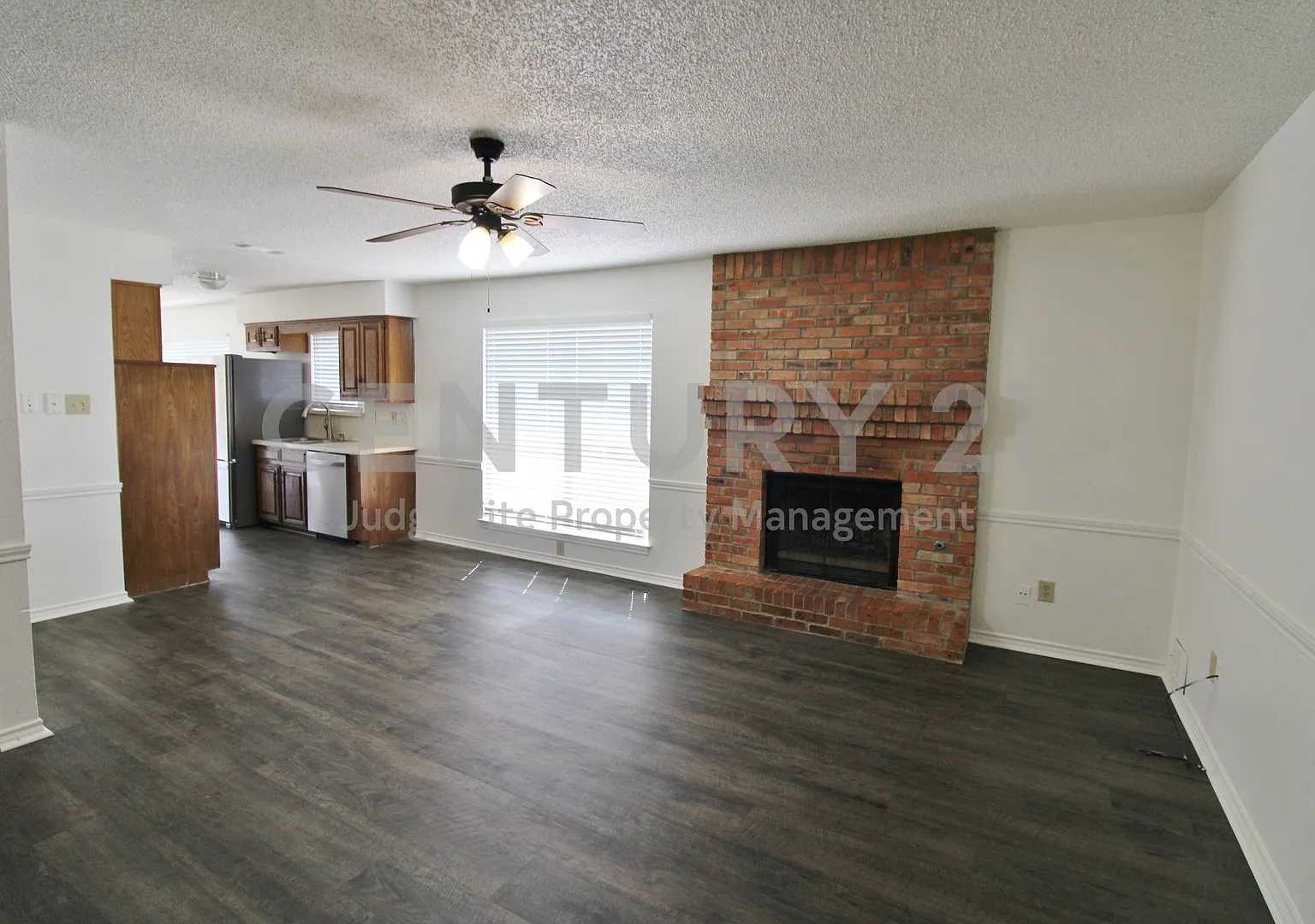 Cozy 3/2/1 Duplex in DeSoto For Rent! — Photo 3