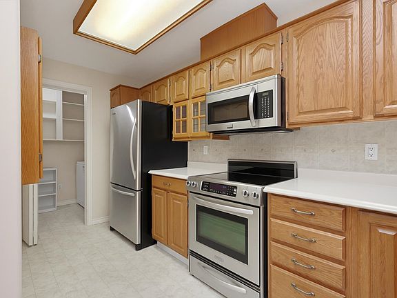 5th image of 8985 Mary St #310