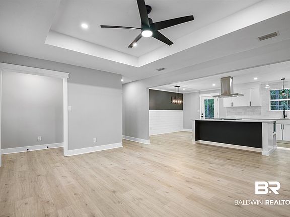 4th image of 144 Donna Cir