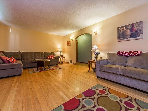 3rd image of 1063 Foster Ave
