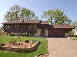 3013 Thurber Rd, Brooklyn Center, MN 55429