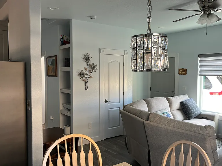 319 E Eden St — Photo 20