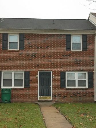 4BR, 1Full Bath, (2)1/2 Baths $1050