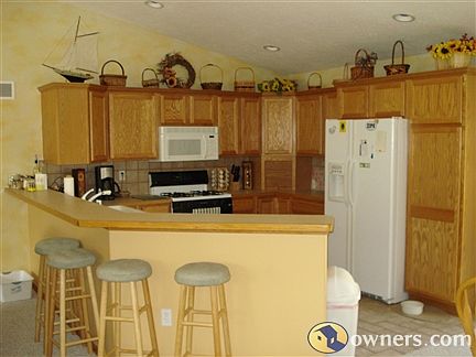 Kitchen w/ Eating Bar