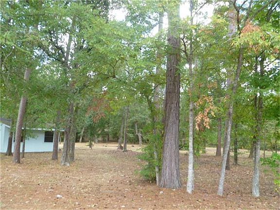 5th image of 54 Wood Lodge Dr