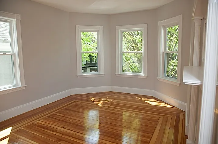 4 bed, 9999 sqft, $4,995 — Photo 1