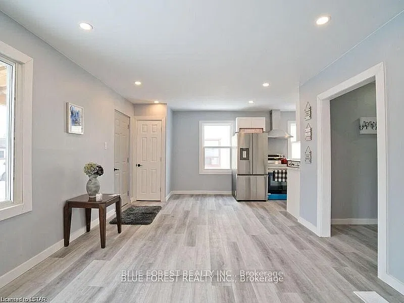 3 bed, $2,100 — Photo 4