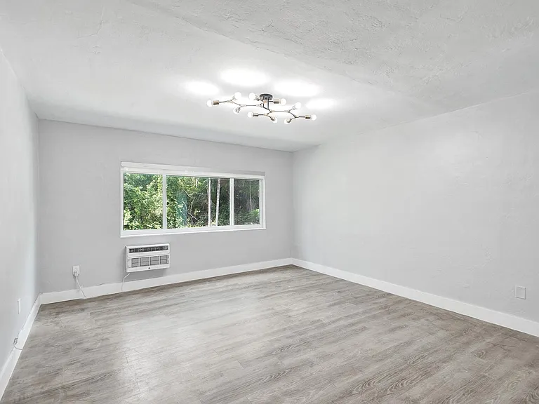 9200 East Bay Harbor Drive — Photo 33