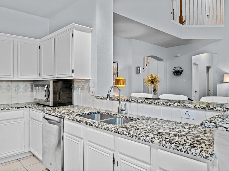 8205 Steamers Ln — Photo 18