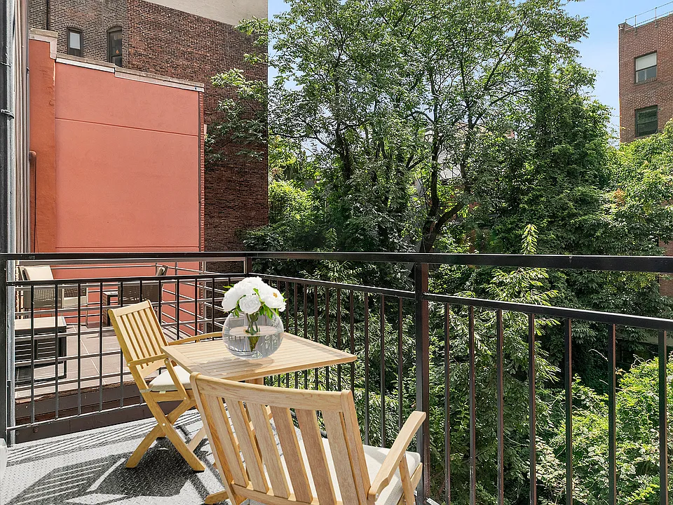 216 E 13th St #2S
