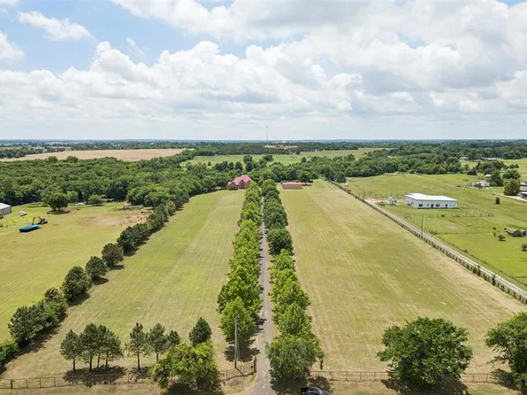 706 W Chestnut Rd, Goldsby, OK 73093