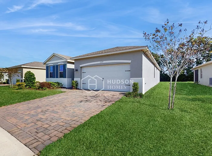 1527 Lyonsdale Ln — Photo 3