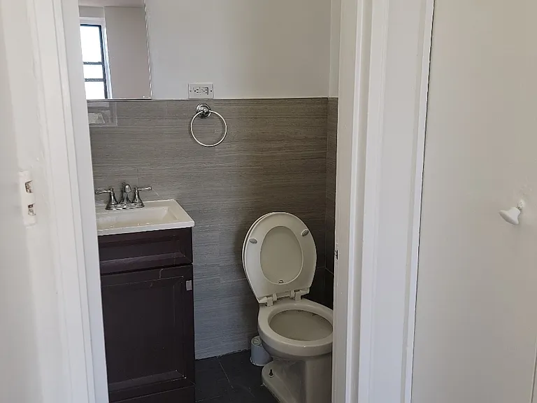 415 Stratford Rd #7I — Photo 2